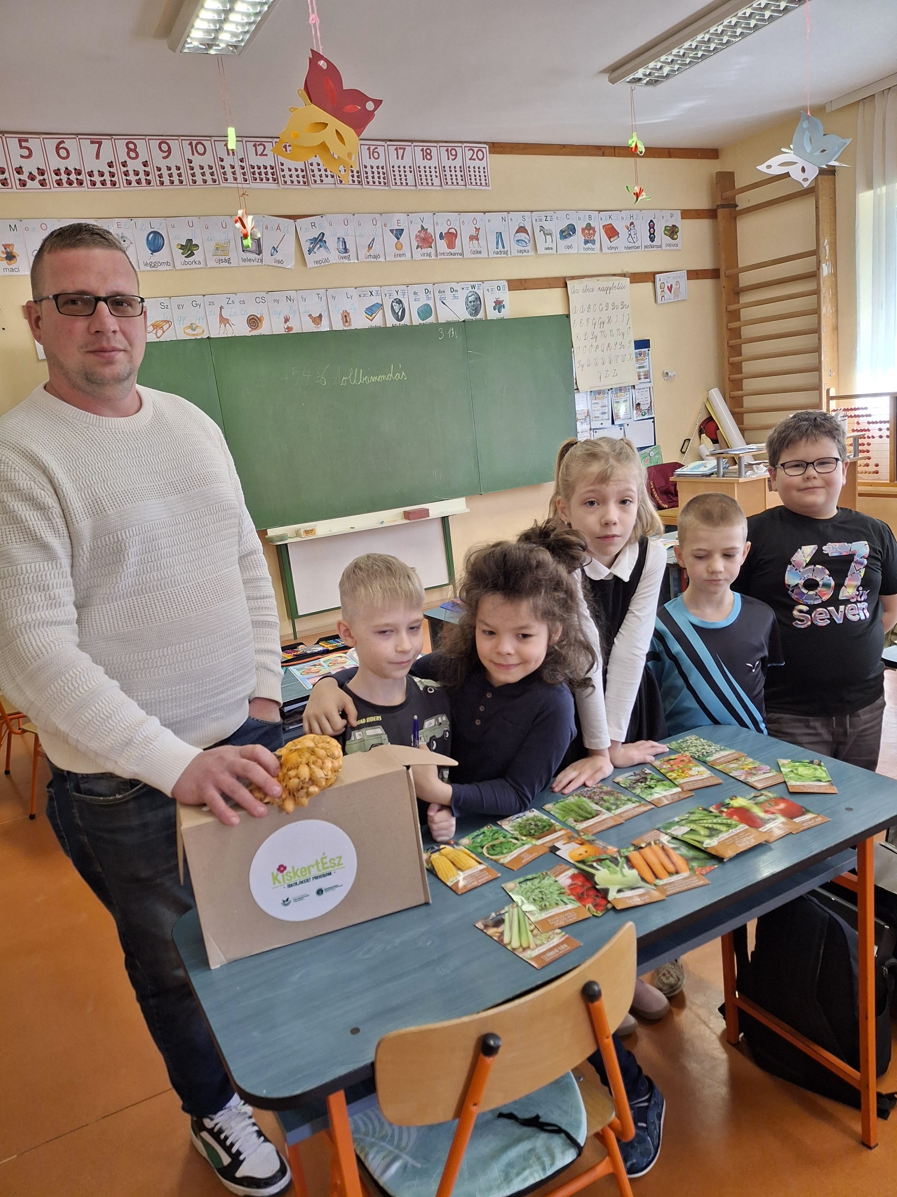 MTNY Alapiskola Vezekény